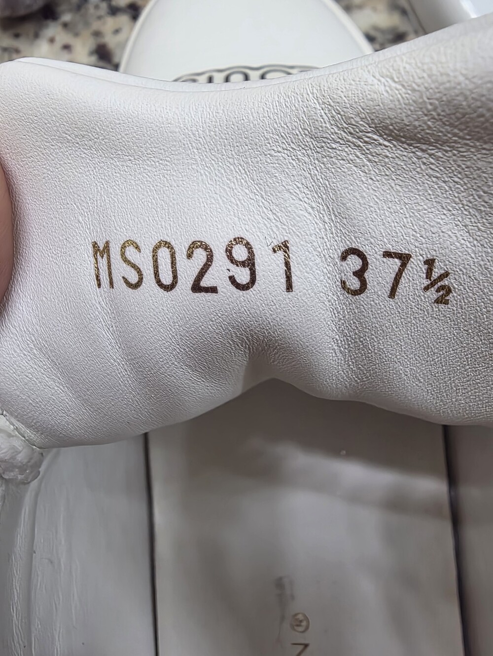 Louis Vuitton sneaker shoe - Picture 7 of 8